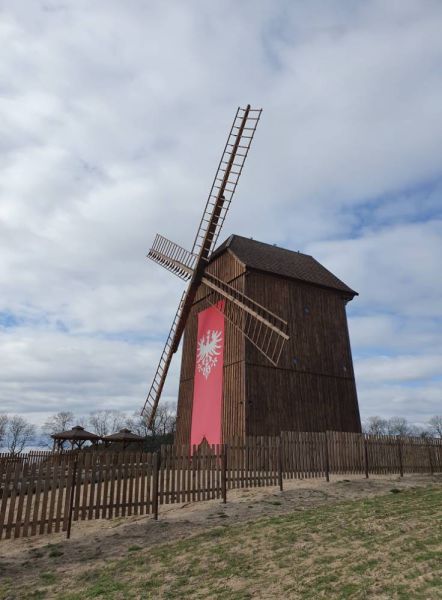 uslugi-ciesielskie-realizacja-wiatrak (8).jpg